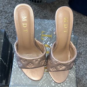 Flower imprint champagne faux leather sandal! New!